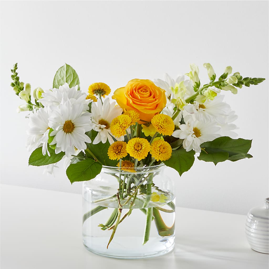 Sun Salutation Bouquet – De Voe Floral, Lena IL