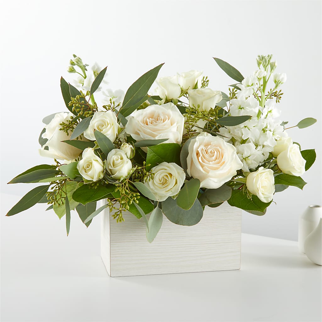 Fresh Linen Box Bouquet – De Voe Floral, Lena IL