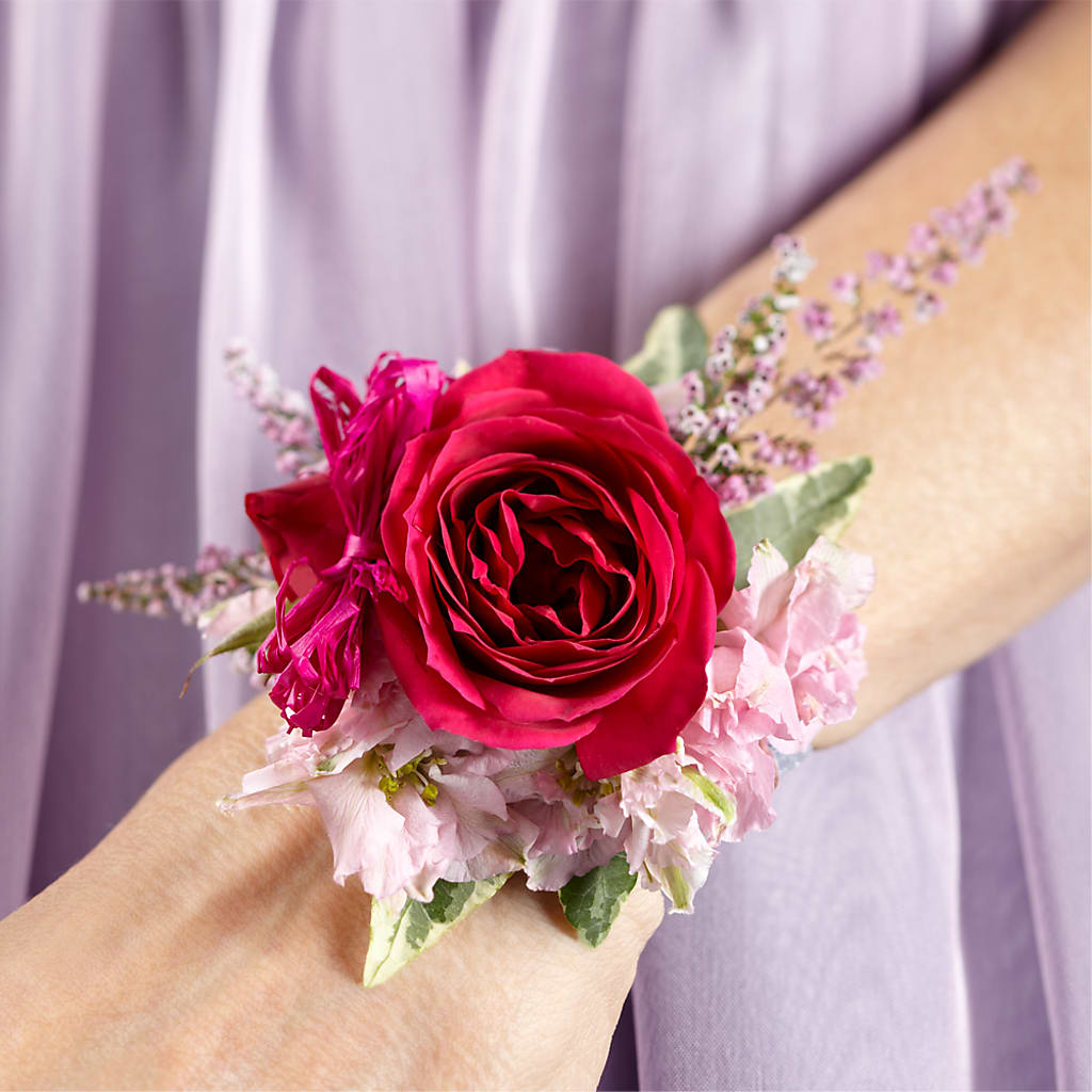 Rose Charm Corsage – De Voe Floral, Lena IL