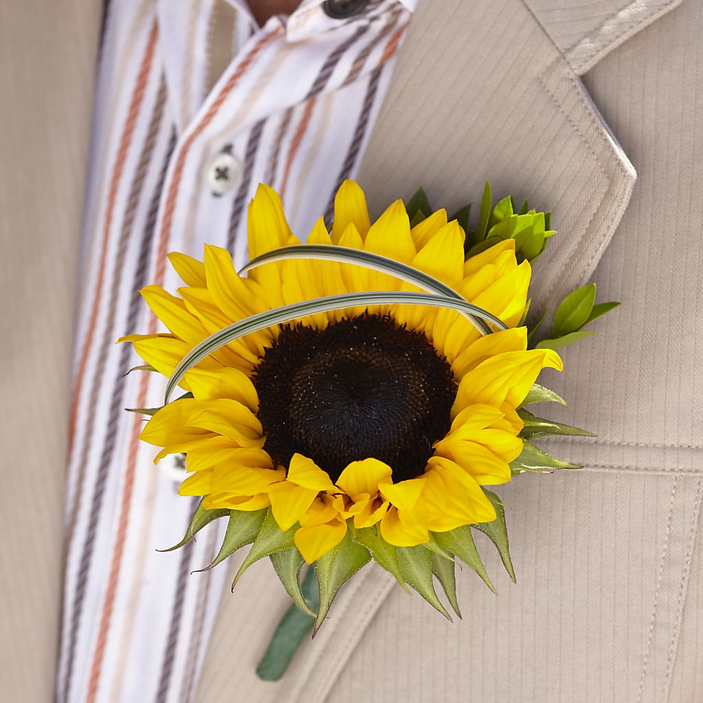 Free Spirit Boutonniere – De Voe Floral, Lena IL