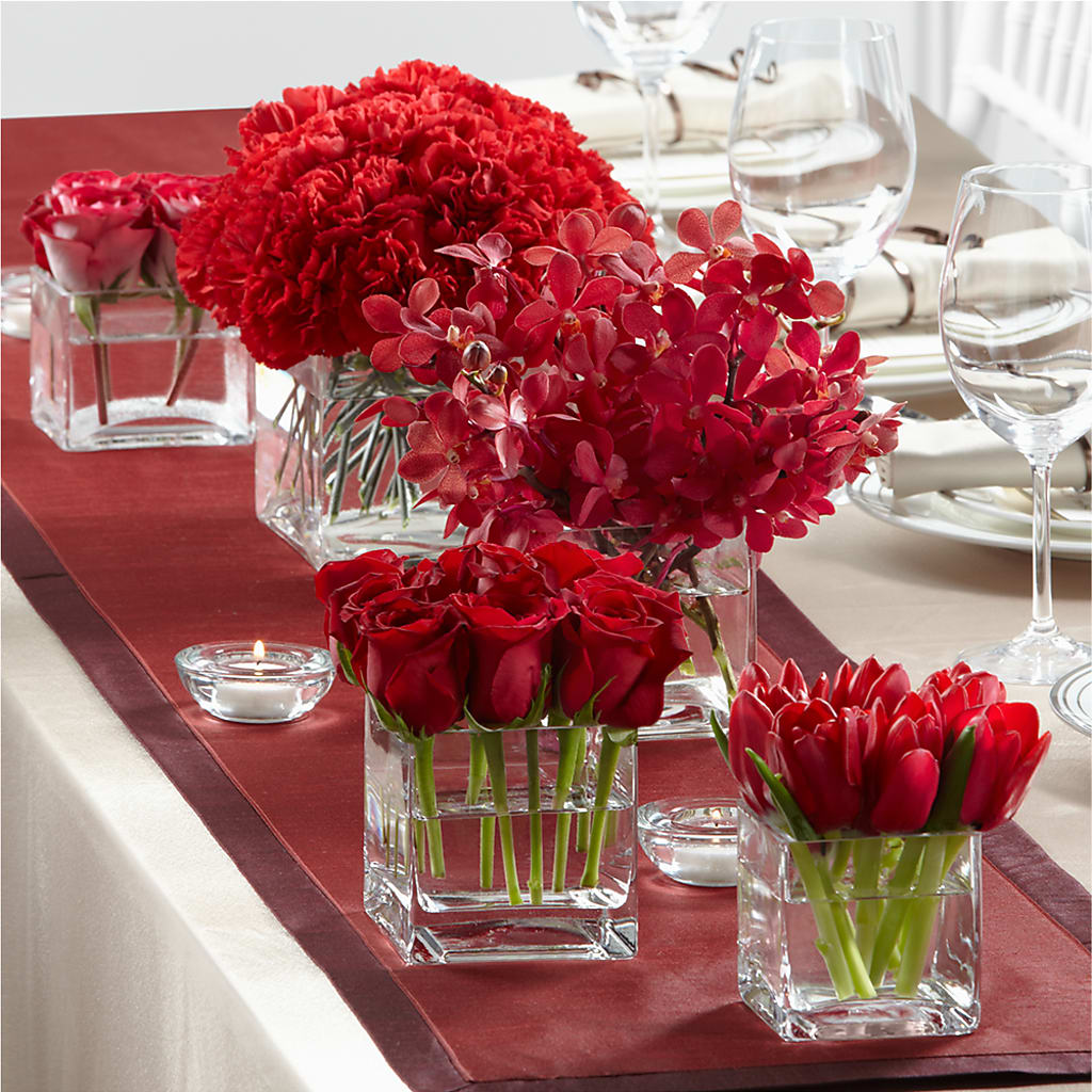 Modern Grace Centerpiece – De Voe Floral, Lena IL
