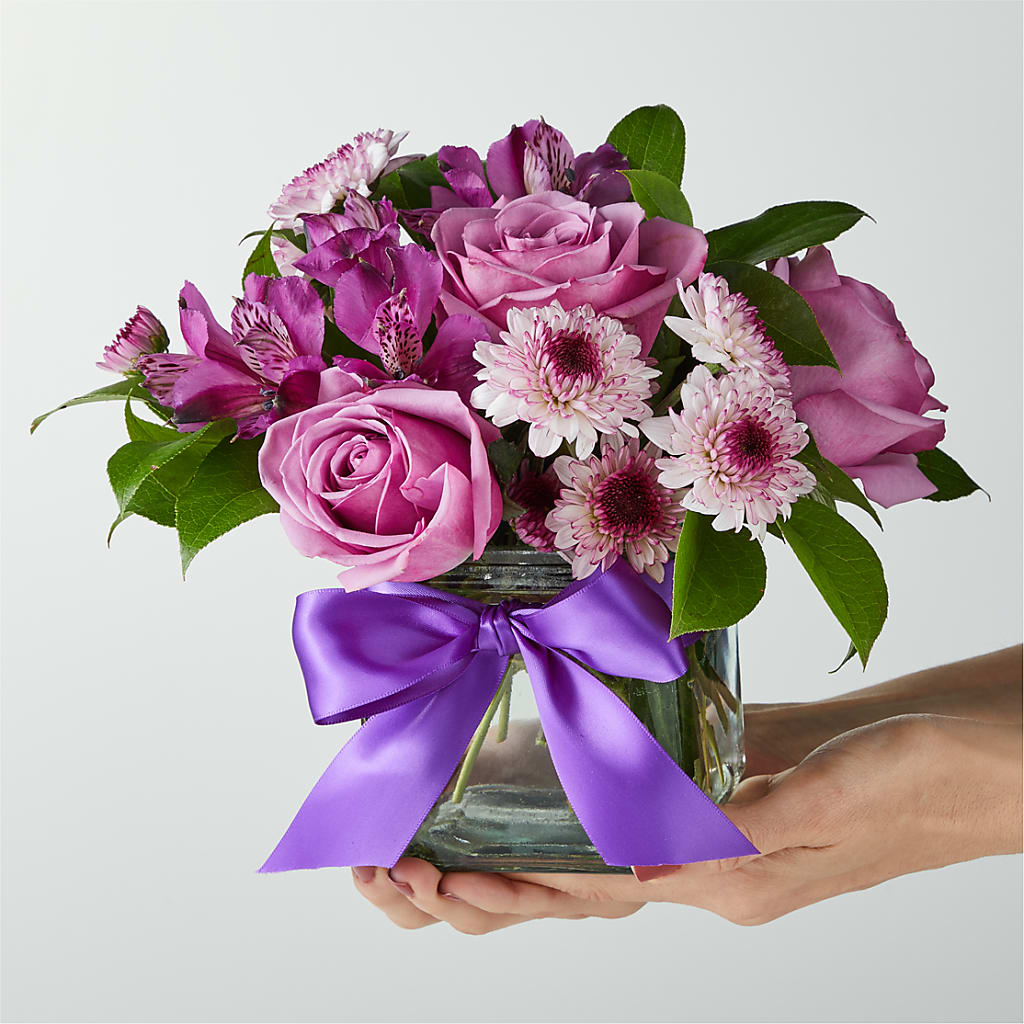 Sugarplum Bouquet –  De Voe Floral, Lena IL