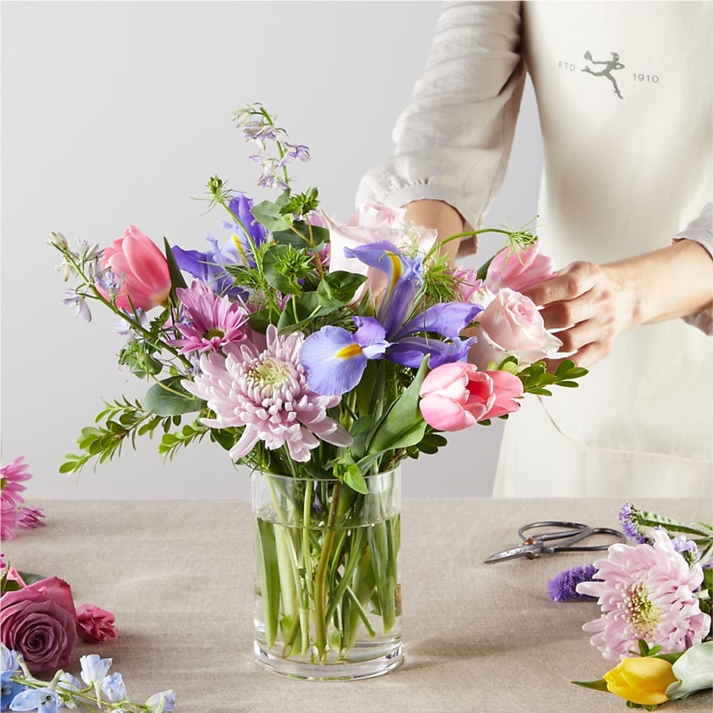 Pastel Tradition - A Florist Original –  De Voe Floral, Lena IL