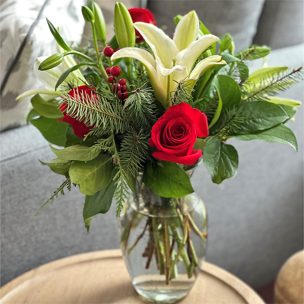 Sparkling Snowflakes Bouquet –  De Voe Floral, Lena IL