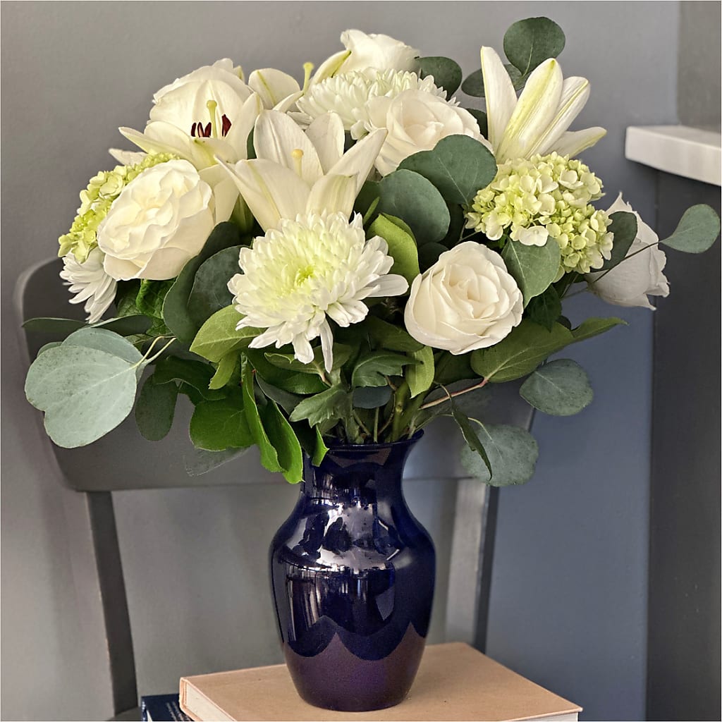 Snowy Dreams Bouquet –  De Voe Floral, Lena IL