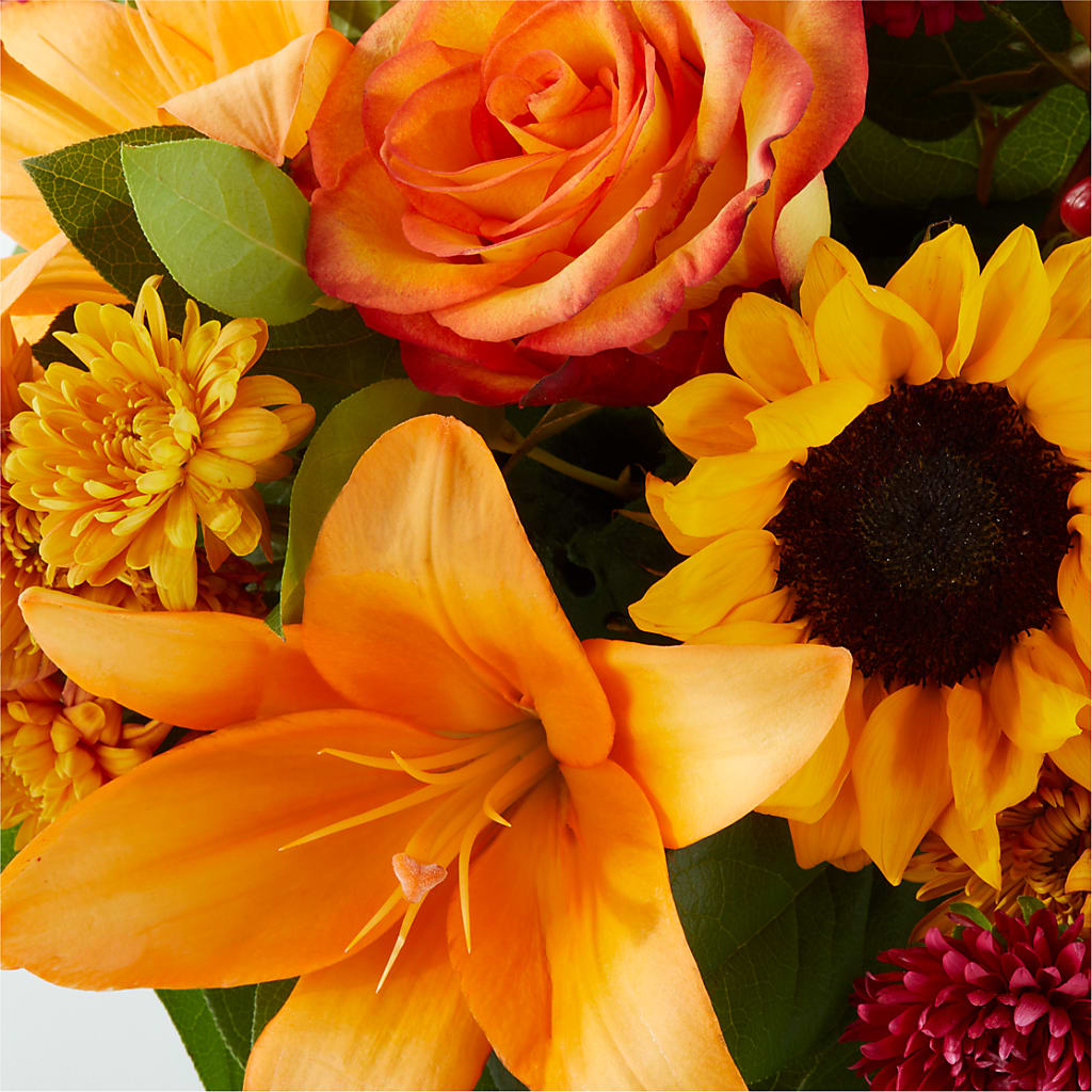 Grateful Centerpiece –  De Voe Floral, Lena IL