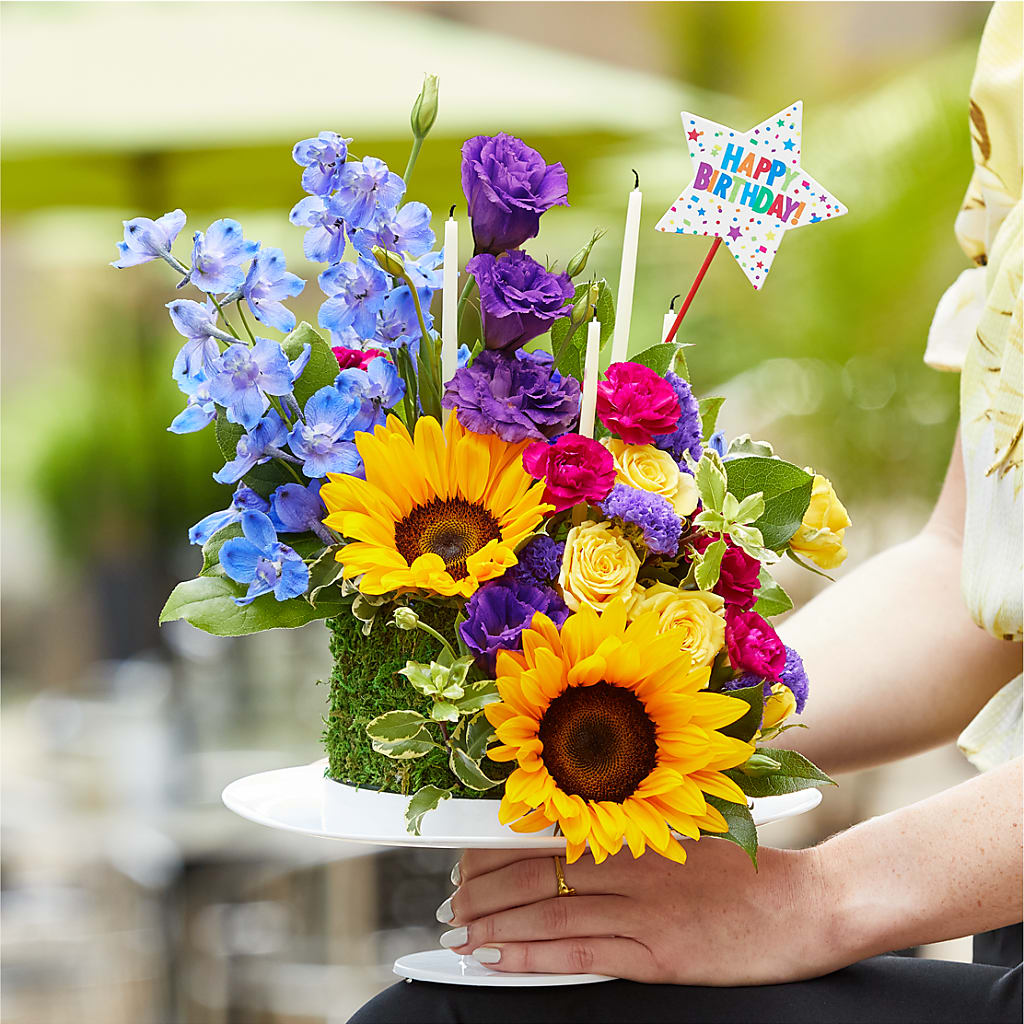 Star of the Day Floral Cake –  De Voe Floral, Lena IL